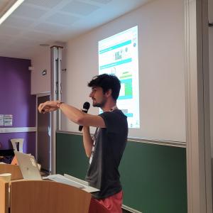 Lucas Pinto présente son poster à Sustain-E 2026